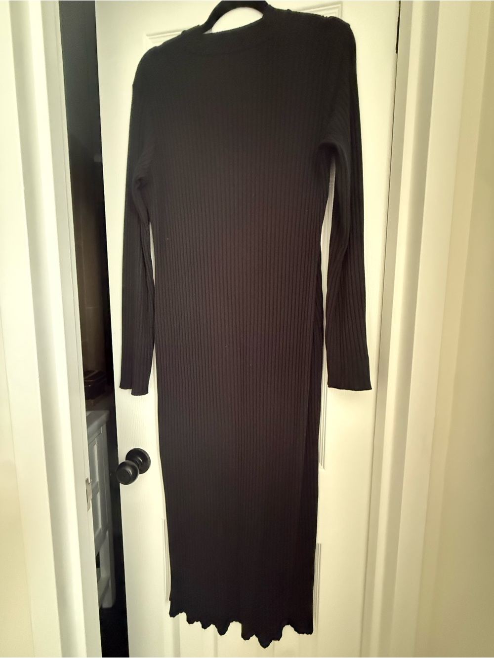 Vince. Long Sleeve Ribbed fitted Knit Dress - Black
